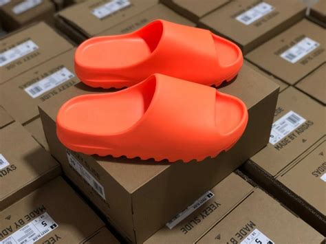 Yeezy Slides 'Enflame Orange' - SneakerCharter.com