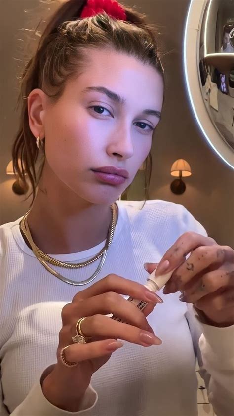 Pin by Ingryd Rodrigues on Hailey Bieber | Hayley bieber, Nail trends, Hailey bieber