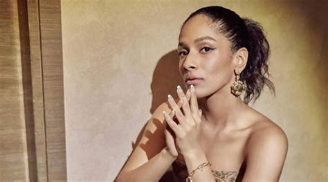 Masaba Gupta relishes vada pav for breakfast; should you kickstart your day with fried foods ...