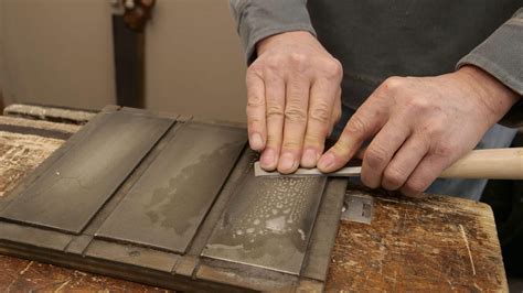 Sharpening a Chisel | Setting Up and Sharpening Guides Guide | Common Woodworking- Woodworking ...