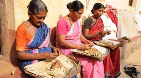 2.2 lakh beedi rollers left reeling by coronavirus lockdown | 2.2 lakh beedi rollers left ...