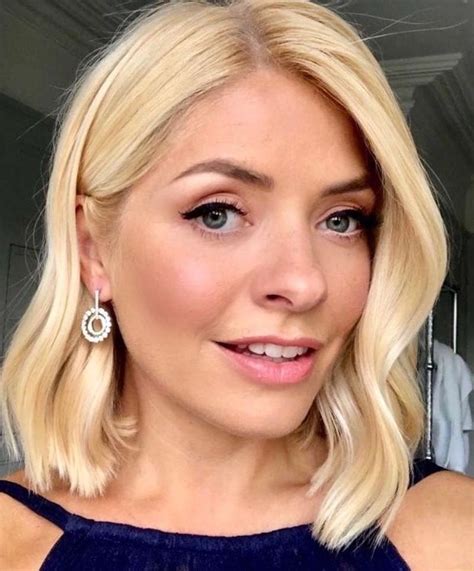 The Beauty Products Holly Willoughby Uses for Glowing Skin | Who What Wear