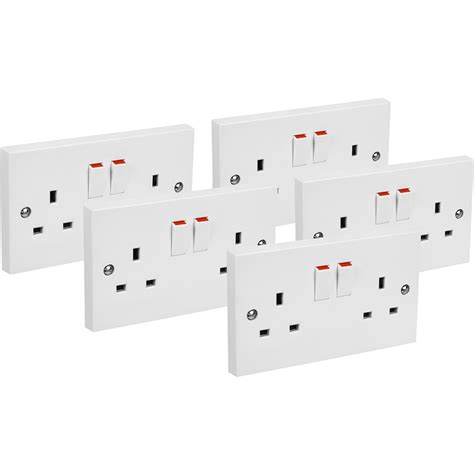 Axiom Contractors Twin Switched Socket 5 Pack 2 Gang Double Pole Trade Pack | Toolstation