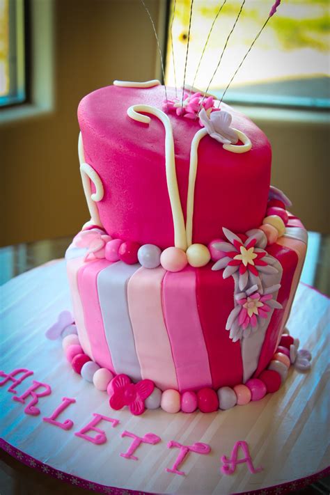 Fotos gratis : dulce, hembra, celebracion, comida, rosado, postre, moderno, pastel de cumpleaños ...