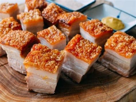 Cách làm thịt heo quay da giòn bằng lò nướng tại nhà | Roasted pork belly recipe, Pork belly ...