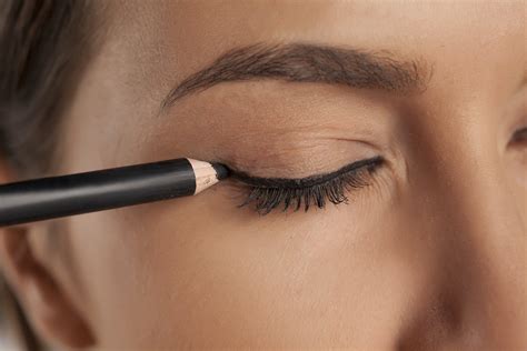 The 5 Best Eyeliner Pencils That Don't Smudge