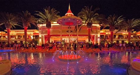 Pool party at night! Encore Beach Club Las Vegas | Las vegas clubs, Las ...