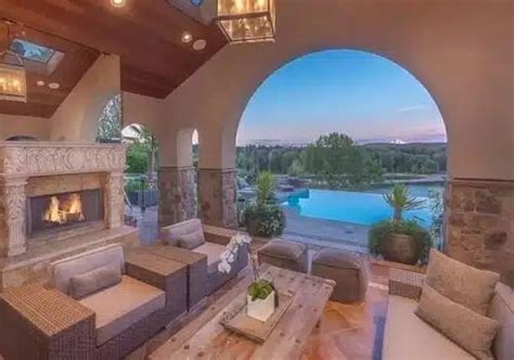 Inside Damian Lillard's $7 million home, with photos