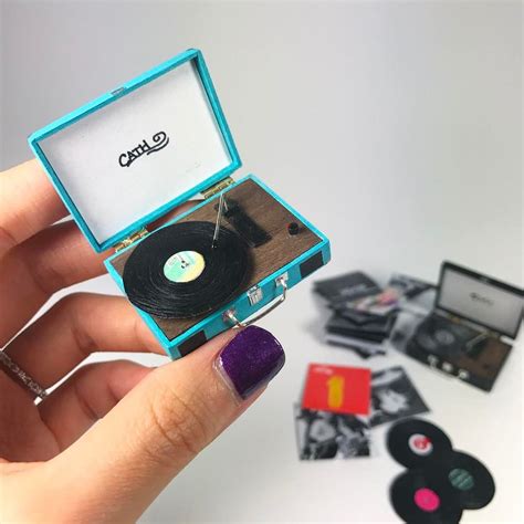 Miniature record player♡ ♡ | Mini things, Miniature crafts, Miniatures