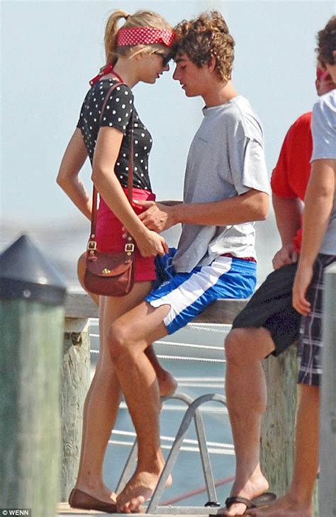 TAYLOR SWIFT and Conor Kennedy Share a Kiss in Massachusetts – HawtCelebs