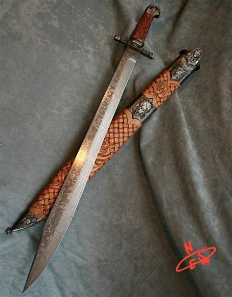 Elegant Palesteel Longsword with White Gem Pommel