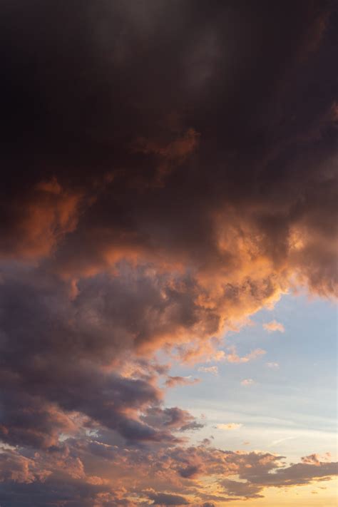 Dramatic Sunset Clouds • Free Nature Stock Photo