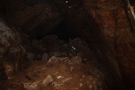 Nil Diya Pokuna Cave - Karandagolla, Ella, Sri Lanka - Lovidhu