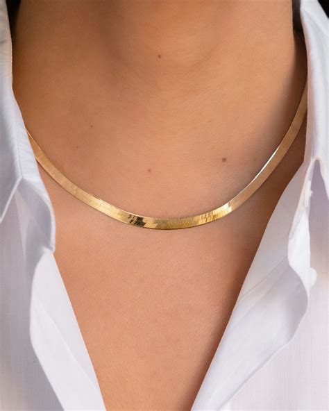 14k Gold Large Herringbone Necklace in 2021 | Gold herringbone chain ...