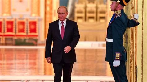 A Killer Walk: Do you Know why Vladimir Putin Locks His Right Hand ...