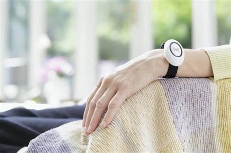 7 Top Personal Alarms For The Elderly [2023 Update]