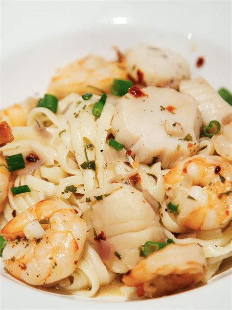 Shrimp and Scallop Scampi - Dinner With Tayo Shrimp And Scallop Scampi ...