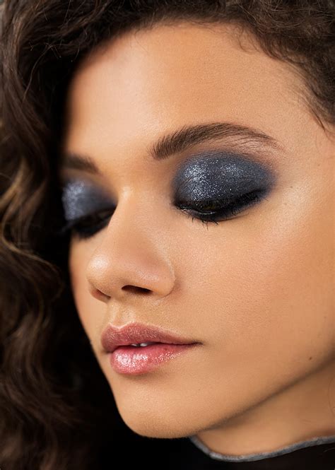 You Need to See Hailee Steinfeld’s NSFW Smokey Eye | StyleCaster