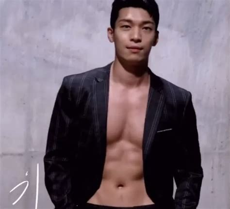 Actor Wi Ha Joon From "Squid Game" Unveils His Perfect Washboard Abs ...