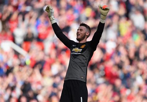 'You're solid gold', Manchester United fans praise David de Gea after stunning performance vs ...