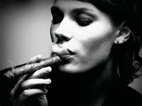 IWCS Survey: Women Smoke in the Evening | Cigar Journal