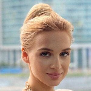 Dina Kalanta - Age, Family, Bio | Famous Birthdays