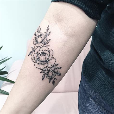 I really like this placement! Beautiful Flower Tattoos, Pretty Tattoos ...