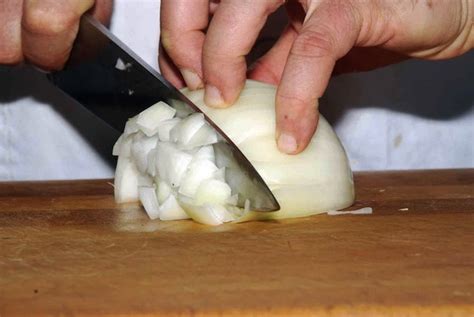 Dicing onions like a pro - Boing Boing