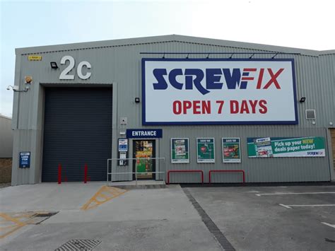 Perry Barr celebrates new Screwfix store opening – Screwfix Media Centre