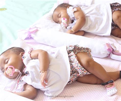 Identical vs Fraternal Twins: What Makes Twin Types Different?