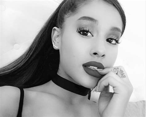 25 Ariana Grande Moon Tattoo Png Gif – Wallpaper