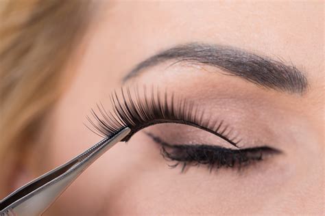 Lash Lice Infestations Are Becoming More Common In Eyelash Extensions, Doctors Warn