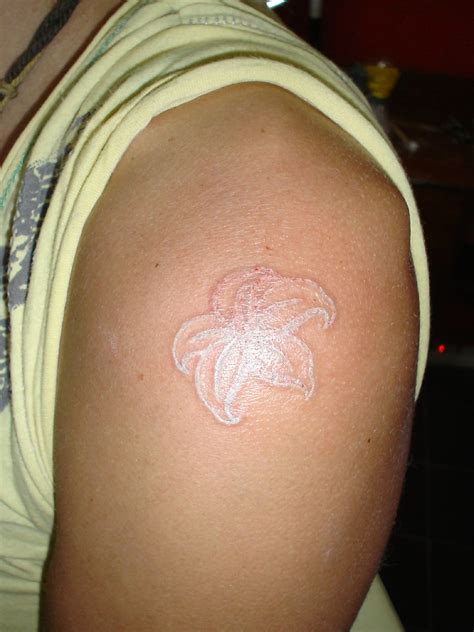 white flower tattoo (Dejavu Tattoo Studio Chiangmai Thaila… | Flickr