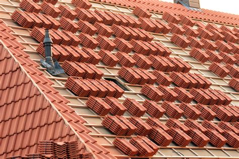 Red Roof Tiles – WIENERBERGER – R O O F A P P