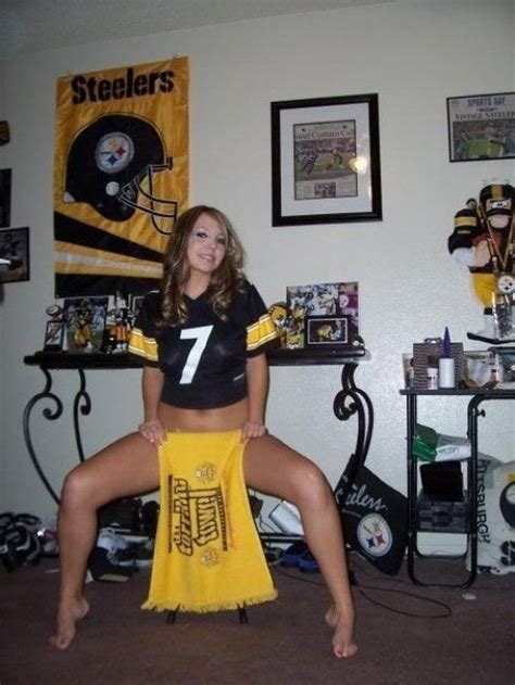 Sexy Super Bowl Fans (28 pics)