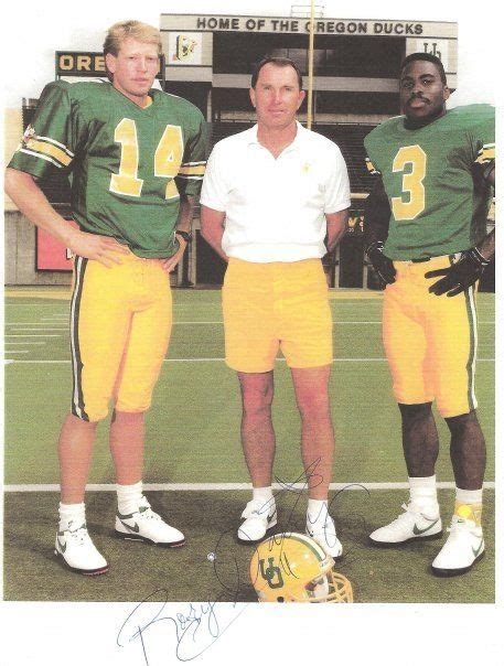 Oregon quarterback Bill Musgrave (#14), Coach Rich Brooks, safety Rory ...