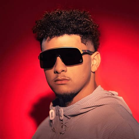 Oakley Sunglasses SUTRO LITE Patrick Mahomes II Collection Olympic Gold ...