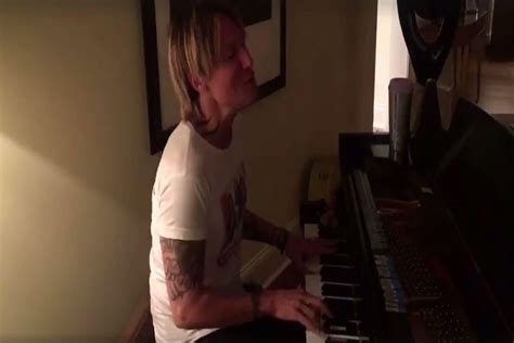 Keith Urban Performs Piano Mashup of Two Recent Hits