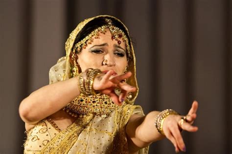 Premium Photo | Indian traditional culture beautiful woman dancer ...