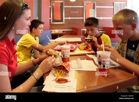 Eating mcdonalds kids hi-res stock photography and images - Alamy