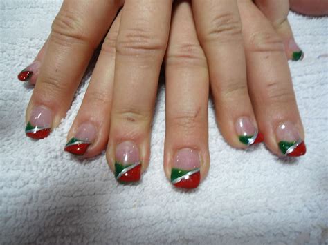 Festive Red And Green Christmas Nail Designs For 2023 | The FSHN