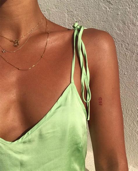 Maitê De Castro Fonseca on Instagram: “‘hello’” Subtle Tattoos, Dainty Tattoos, Simplistic ...