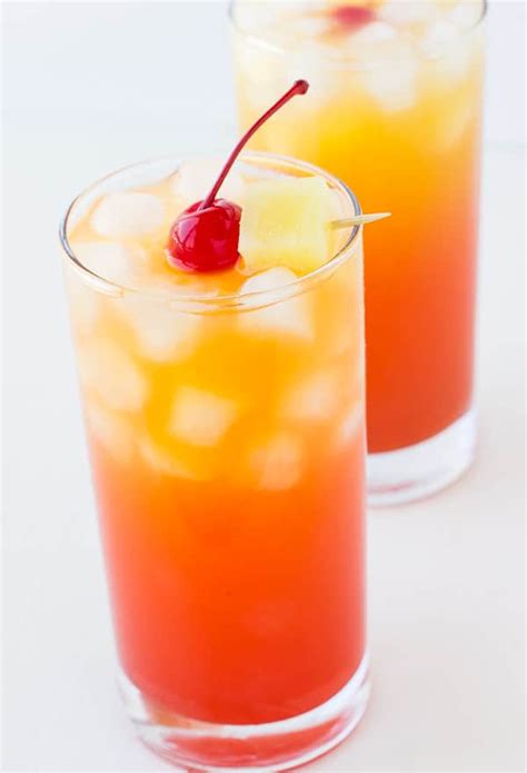 Easy Pineapple Rum Punch | Alcoholic punch recipes, Rum drinks recipes ...