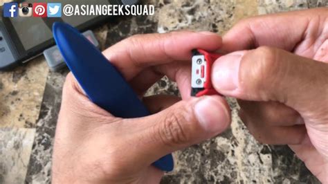 How to change/remove the bands on your #Samsung #GearFit2Pro https://youtu.be/o82u2M7BPqw ...