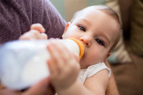 Tips for transitioning from breastfeeding to bottle-feeding - Milk N ...