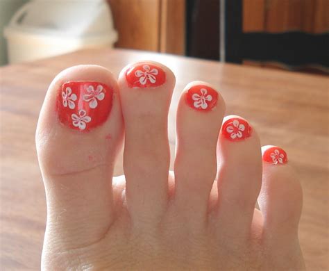 How to Paint DIY Flowers on Toes Quick and Easy - Infarrantly Creative