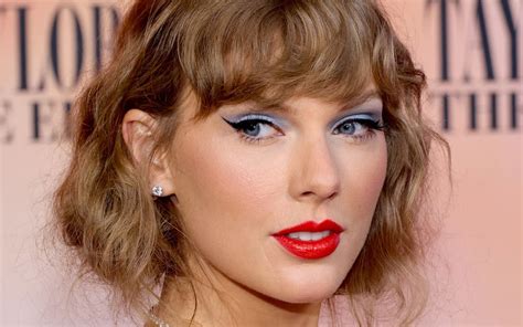 What lipstick brand does Taylor Swift wear to create her signature red lip? | Evening Standard