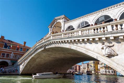 Rialto Bridge Over the Grand Canal in Venice Editorial Stock Photo - Image of historical ...