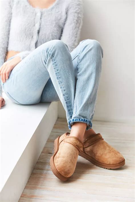 UGG Classic Slipper | Urban Outfitters