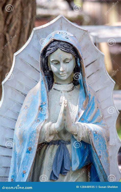 Statue of the Virgin Mary Praying Stock Image - Image of glory, holy: 128448935